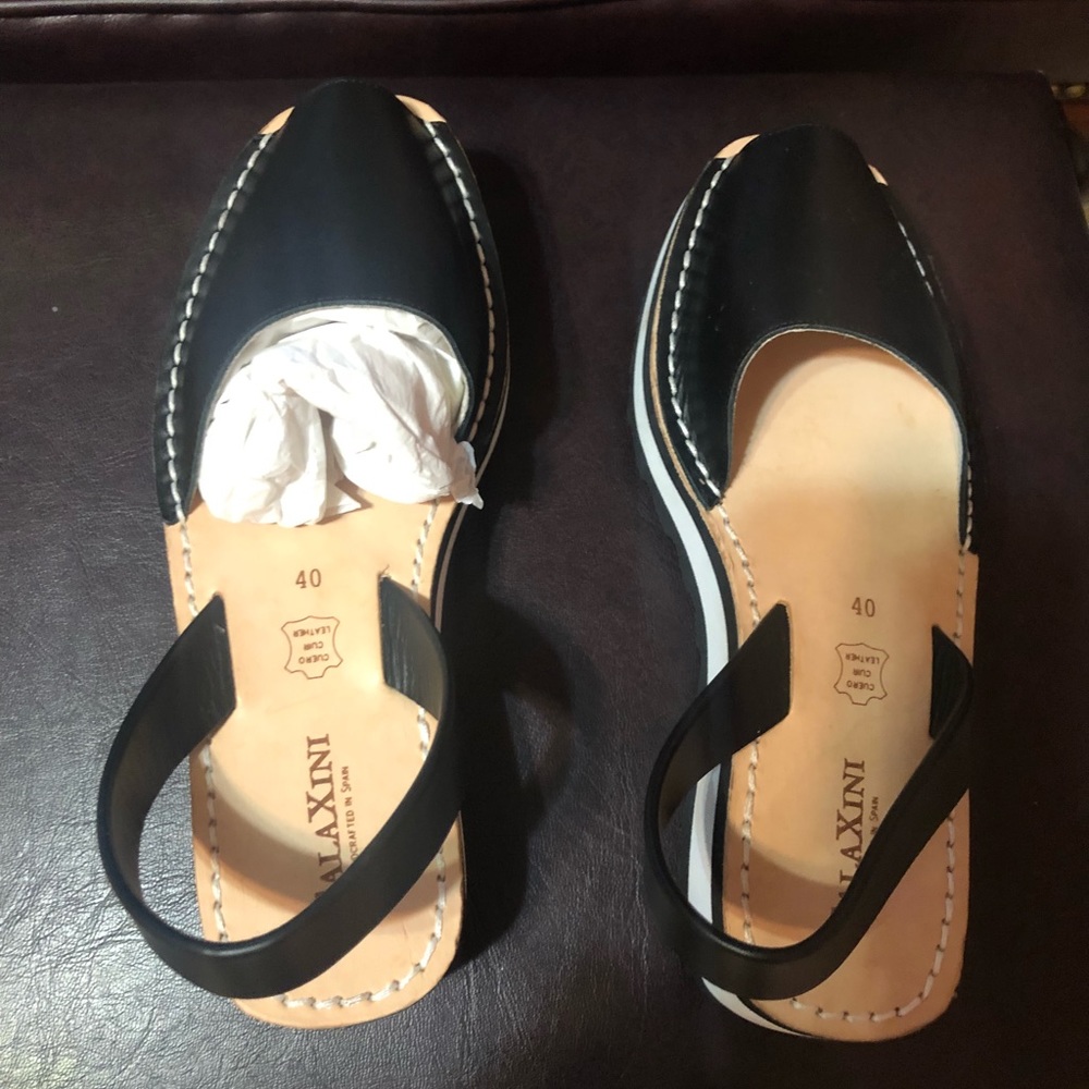 Black flatform sandals